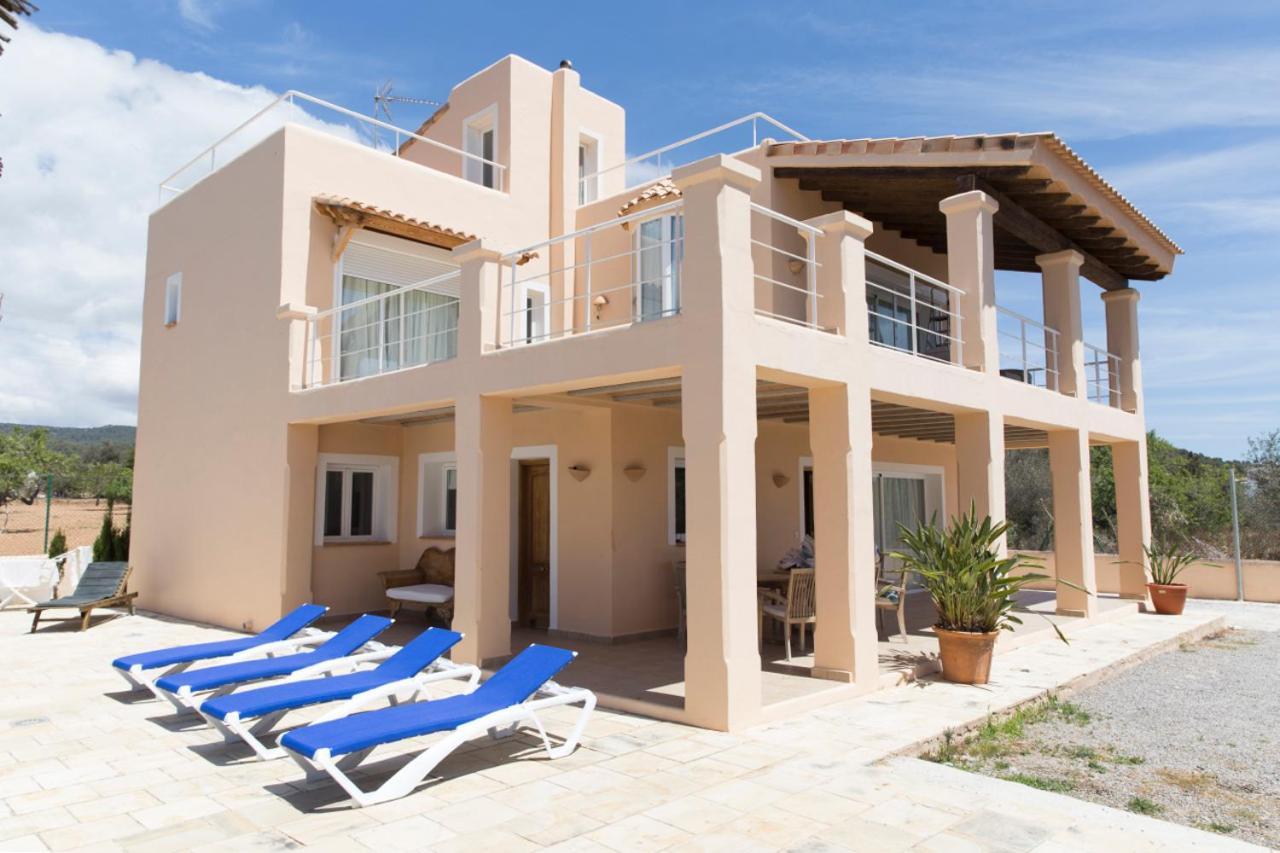 Villa Tom Is Near To Playa Den Bossa Sant Jordi de ses Salines Bagian luar foto
