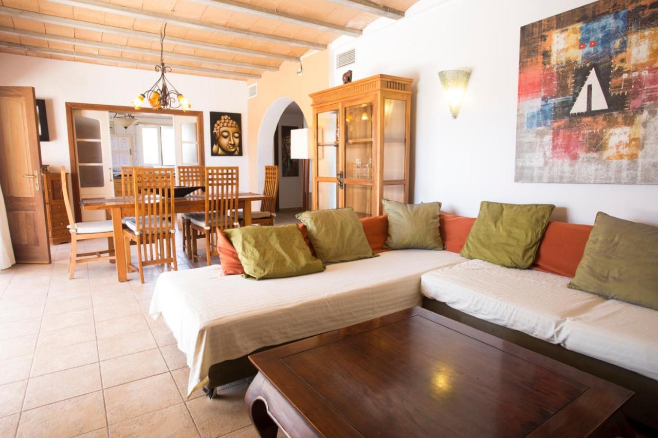 Villa Tom Is Near To Playa Den Bossa Sant Jordi de ses Salines Bagian luar foto
