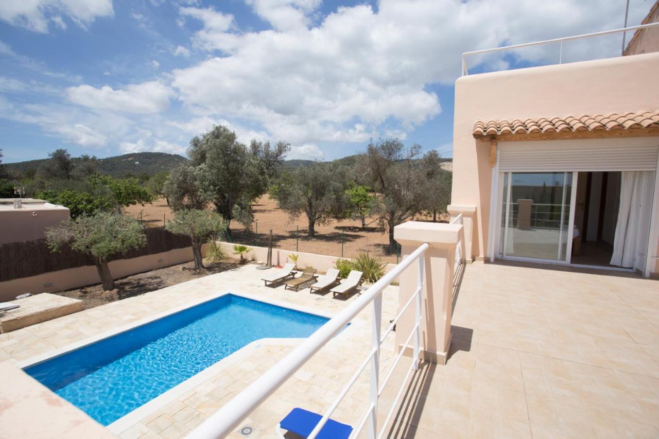 Villa Tom Is Near To Playa Den Bossa Sant Jordi de ses Salines Bagian luar foto