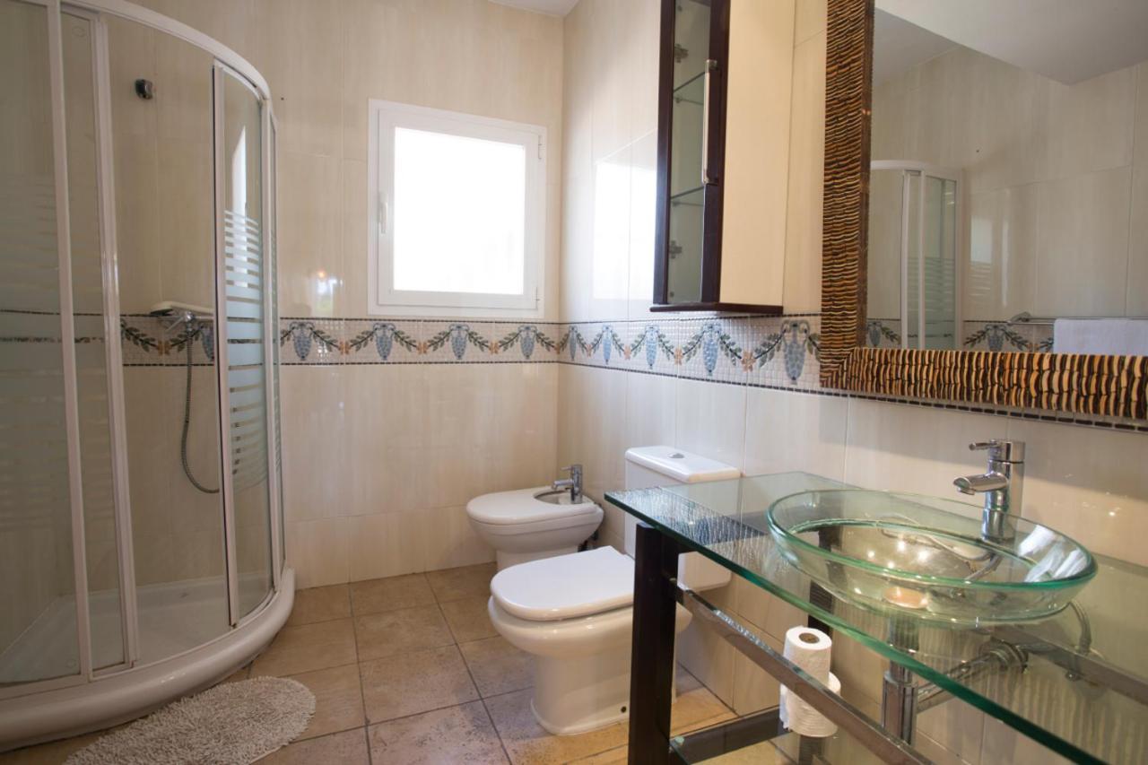 Villa Tom Is Near To Playa Den Bossa Sant Jordi de ses Salines Bagian luar foto