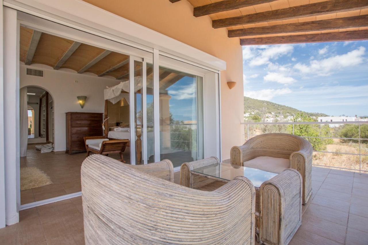 Villa Tom Is Near To Playa Den Bossa Sant Jordi de ses Salines Bagian luar foto